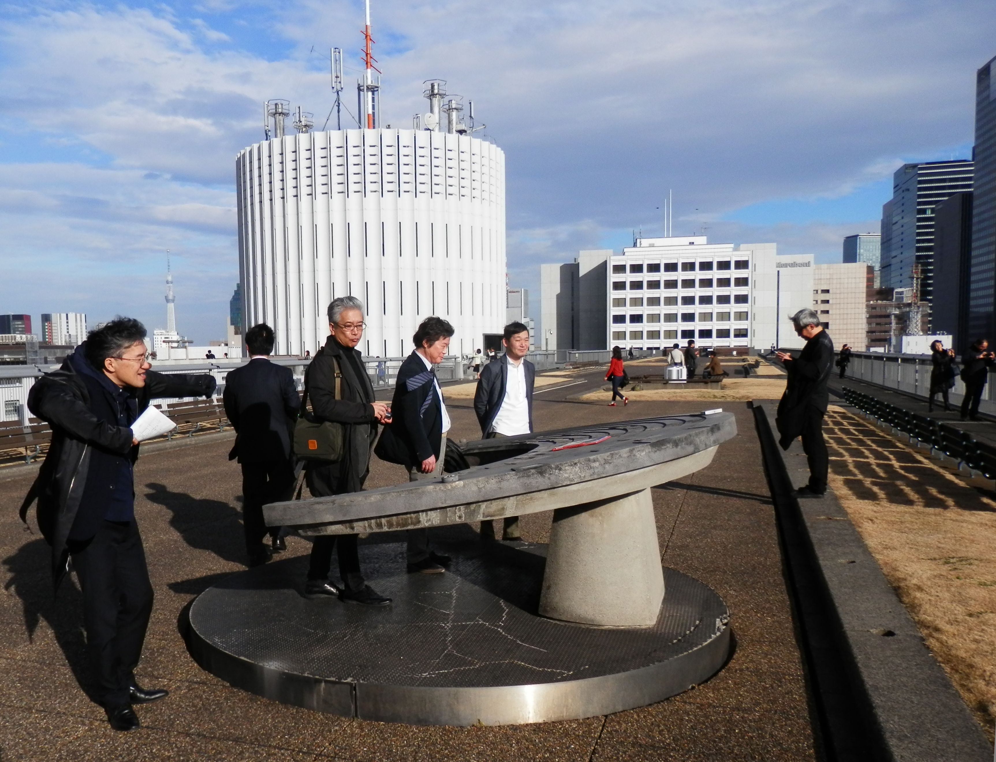 屋上の景色に賞賛.jpg